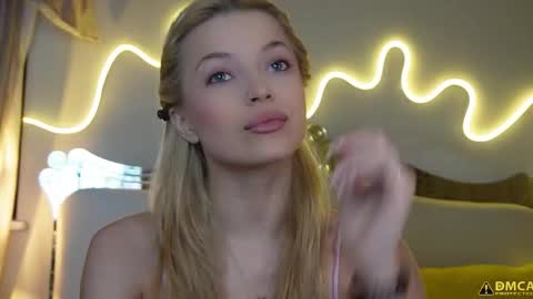 Snapshot of kelly_peachpiee chatting on November 2025 05:18:01 AM Kelly online show from November 2025 05:18:01 AM