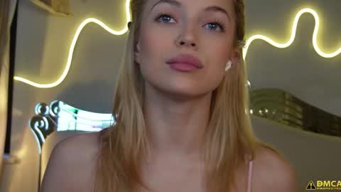 Snapshot of kelly_peachpiee chatting on November 2025 05:42:02 AM Kelly online show from November 2025 05:42:02 AM