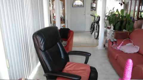 Snapshot of kellyannelynn chatting on January 2025 05:40:01 PM kellyanne Lynn but please call me fucktoy online show from January 2025 05:40:01 PM