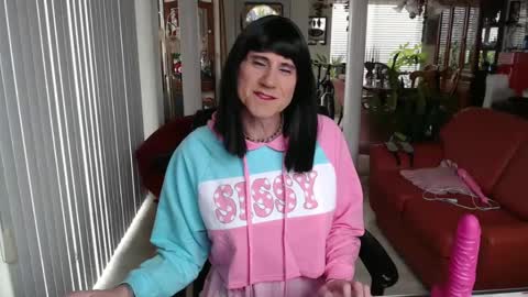 Snapshot of kellyannelynn chatting on February 2025 06:44:01 PM kellyanne Lynn but please call me fucktoy online show from February 2025 06:44:01 PM