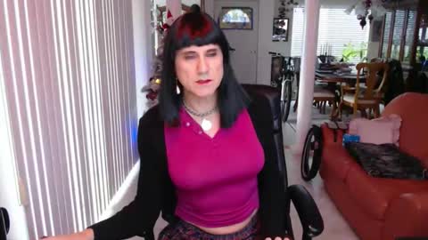 Snapshot of kellyannelynn chatting on December 2025 04:23:01 PM kellyanne Lynn but please call me fucktoy online show from December 2025 04:23:01 PM