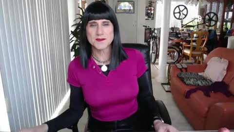 Snapshot of kellyannelynn chatting on January 2026 06:10:02 PM kellyanne Lynn but please call me fucktoy online show from January 2026 06:10:02 PM