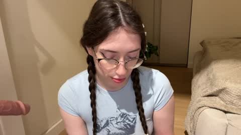 Kelly online show from April 2026 06:19:01 PM