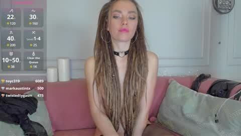 Snapshot of kellyfouler chatting on December 2024 07:32:02 PM KellyFouler online show from December 2024 07:32:02 PM