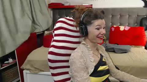 kelly online show from November 2025 10:30:01 PM