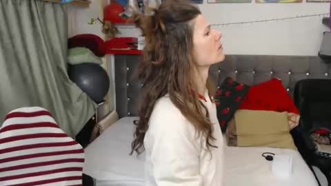 kelly online show from February 2026 06:42:01 PM