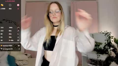 Snapshot of kellyrosewood chatting on October 2025 05:21:02 PM Kelly online show from October 2025 05:21:02 PM