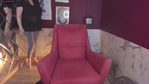 Kelly online show from November 2025 08:25:01 AM