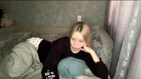 Mia online show from May 2026 07:15:02 AM