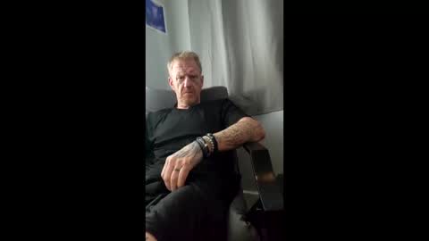 kendall21978 online show from April 2026 06:05:02 PM