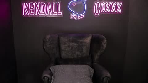 Snapshot of kendall_coxxx chatting on December 2024 03:40:01 AM online show from December 2024 03:40:01 AM