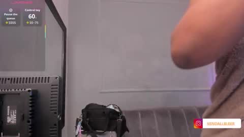 kendallbleer online show from October 2025 11:43:01 AM