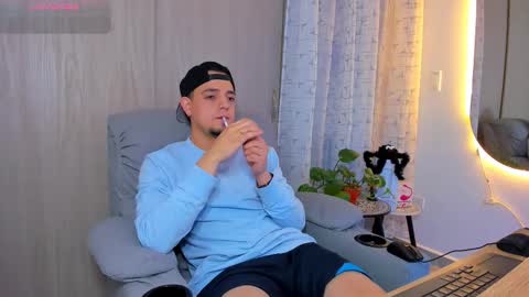 Snapshot of kendel_dimitri chatting on October 2025 05:18:01 AM kendel_dimitri online show from October 2025 05:18:01 AM