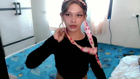 kendra_lunaxx online show from June 2026 07:00:01 AM