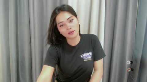 Snapshot of kendra_slut chatting on February 2025 05:42:01 PM K E N D R A online show from February 2025 05:42:01 PM