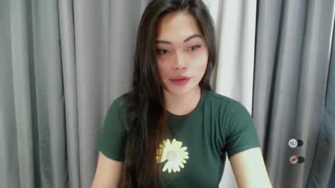 Snapshot of kendra_slut chatting on February 2025 07:27:02 PM K E N D R A online show from February 2025 07:27:02 PM