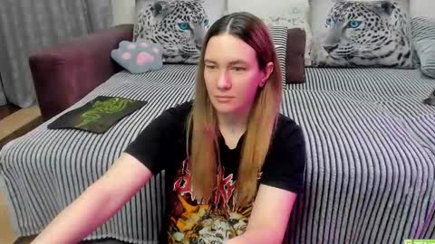 Snapshot of kendra_xx_ chatting on March 2026 11:43:01 PM Kendra online show from March 2026 11:43:01 PM