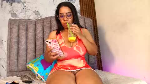 Snapshot of kendrabigass chatting on July 2026 05:07:02 PM Mamasita online show from July 2026 05:07:02 PM