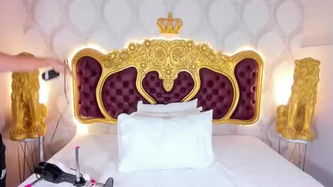 Kendral  online show from October 2025 04:35:02 AM