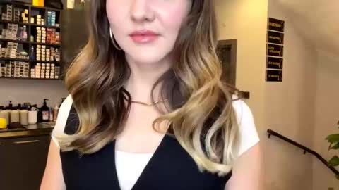 Snapshot of keniarhynard chatting on December 2025 06:46:02 PM Elena online show from December 2025 06:46:02 PM