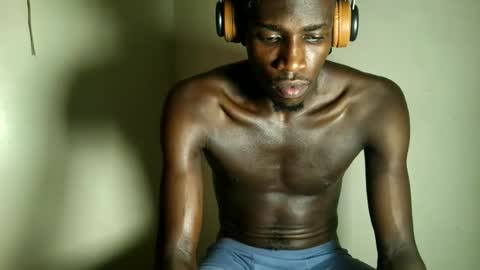 Snapshot of kenna_ass chatting on December 2025 10:17:02 PM Kenia online show from December 2025 10:17:02 PM