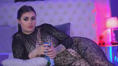 Snapshot of kenndramoon chatting on December 2025 04:12:02 PM Kendra online show from December 2025 04:12:02 PM