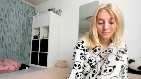 Kenzie online show from October 2025 08:06:02 PM