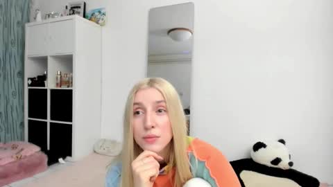 Snapshot of kenziedawton chatting on February 2026 11:08:02 AM Kenzie online show from February 2026 11:08:02 AM