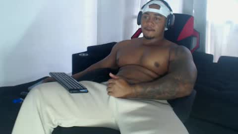 Snapshot of kerlinn2711 chatting on February 2025 08:42:02 PM dany wolf002 online show from February 2025 08:42:02 PM