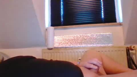 kermit2204 online show from April 2026 05:43:02 PM