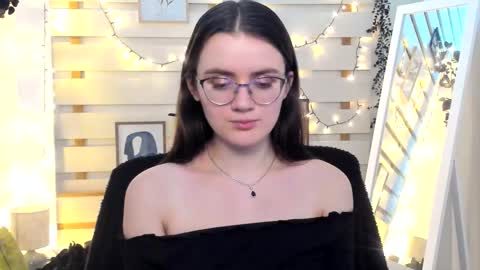 Ketrin online show from November 2025 09:40:01 PM