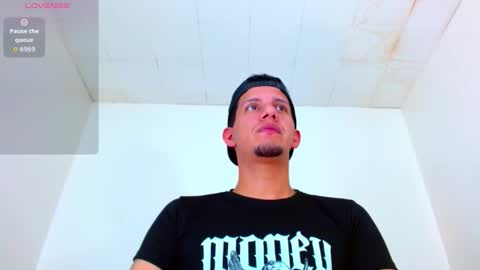 Snapshot of kevin__max_ chatting on September 2025 07:16:01 PM Kev online show from September 2025 07:16:01 PM