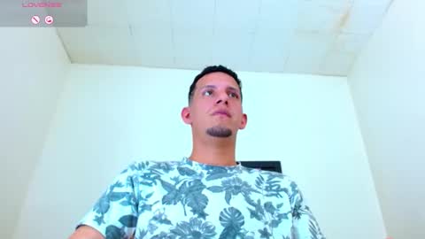 Snapshot of kevin__max_ chatting on October 2025 07:22:01 PM Kev online show from October 2025 07:22:01 PM