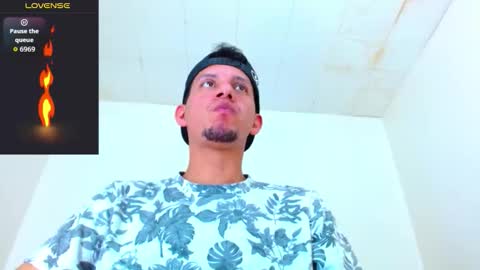 Snapshot of kevin__max_ chatting on October 2025 07:14:02 PM Kev online show from October 2025 07:14:02 PM