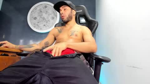 Snapshot of kevin_bronx chatting on December 2024 10:52:02 PM Kevin online show from December 2024 10:52:02 PM
