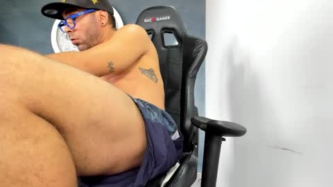 Snapshot of kevin_bronx chatting on January 2025 03:44:02 PM Kevin online show from January 2025 03:44:02 PM