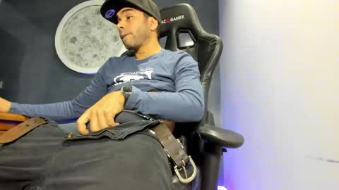 Snapshot of kevin_bronx chatting on January 2025 11:37:02 PM Kevin online show from January 2025 11:37:02 PM