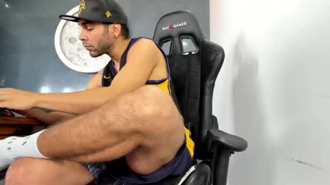 Snapshot of kevin_bronx chatting on January 2025 01:32:01 PM Kevin online show from January 2025 01:32:01 PM
