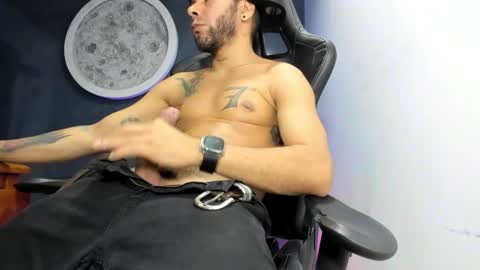 Snapshot of kevin_bronx chatting on March 2025 11:39:01 PM Kevin online show from March 2025 11:39:01 PM