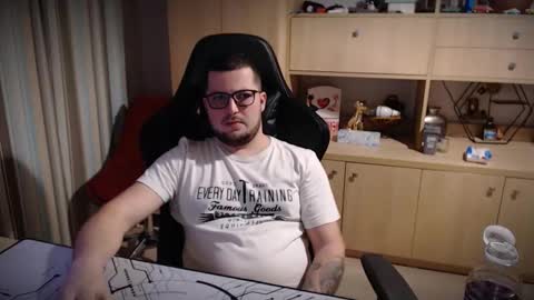 Snapshot of kevinnlovely95 chatting on December 2025 06:47:01 PM Kevinn online show from December 2025 06:47:01 PM