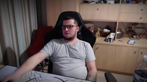 Kevinn online show from December 2025 05:54:01 PM