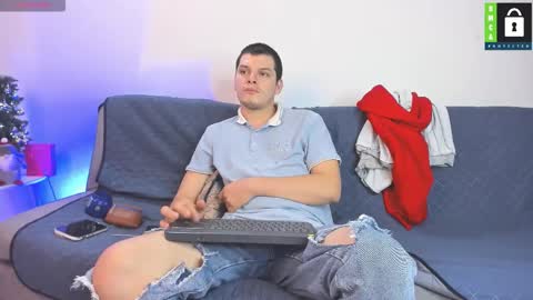 Snapshot of kevinxlvx chatting on December 2025 11:42:02 PM kevin and ottis online show from December 2025 11:42:02 PM