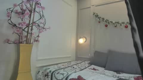 Snapshot of khaterine_hot_1 chatting on December 2025 08:37:02 PM Kathe Hot online show from December 2025 08:37:02 PM