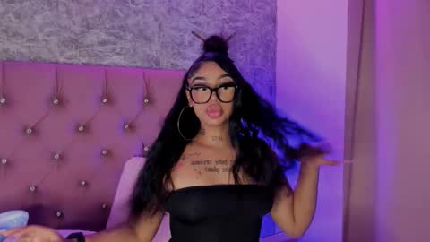 Khelany Isyy  online show from October 2025 12:55:02 PM