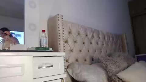 khloe33 online show from February 2025 08:03:01 PM