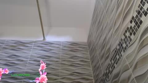 Snapshot of khloe33 chatting on February 2026 04:00:01 PM khloe33 online show from February 2026 04:00:01 PM