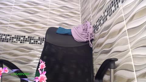 Snapshot of khloe33 chatting on February 2026 10:06:02 PM khloe33 online show from February 2026 10:06:02 PM