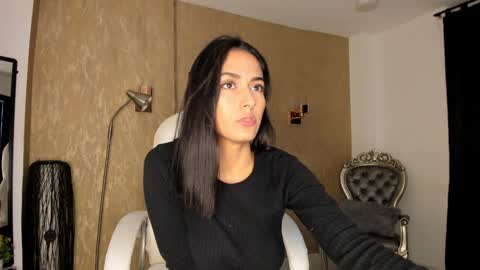 Snapshot of khloe_houston chatting on December 2024 01:33:02 PM Khloe online show from December 2024 01:33:02 PM