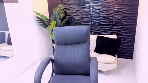 Snapshot of khloe_houston chatting on February 2025 11:06:01 PM Khloe online show from February 2025 11:06:01 PM