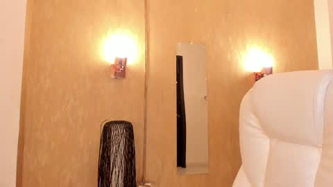 Snapshot of khloe_houston chatting on February 2025 03:43:01 PM Khloe online show from February 2025 03:43:01 PM